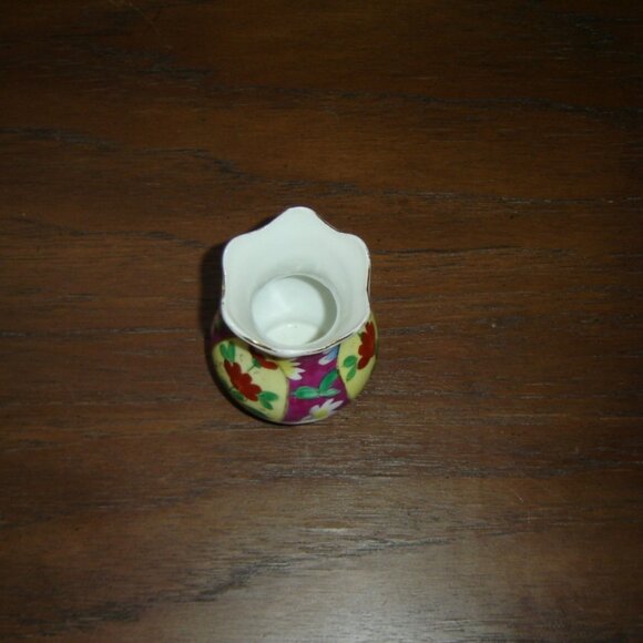 Vintage small purple yellow cameo floral vase VGU - Picture 3 of 6
